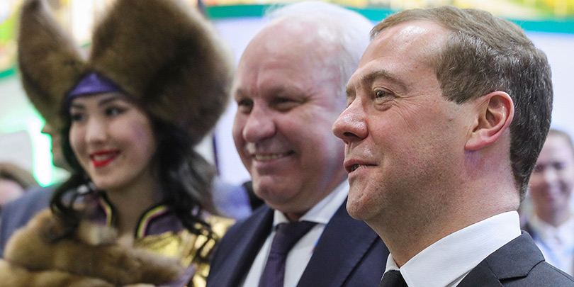 Медведев рассказал о мерах по спасению региональных бюджетов