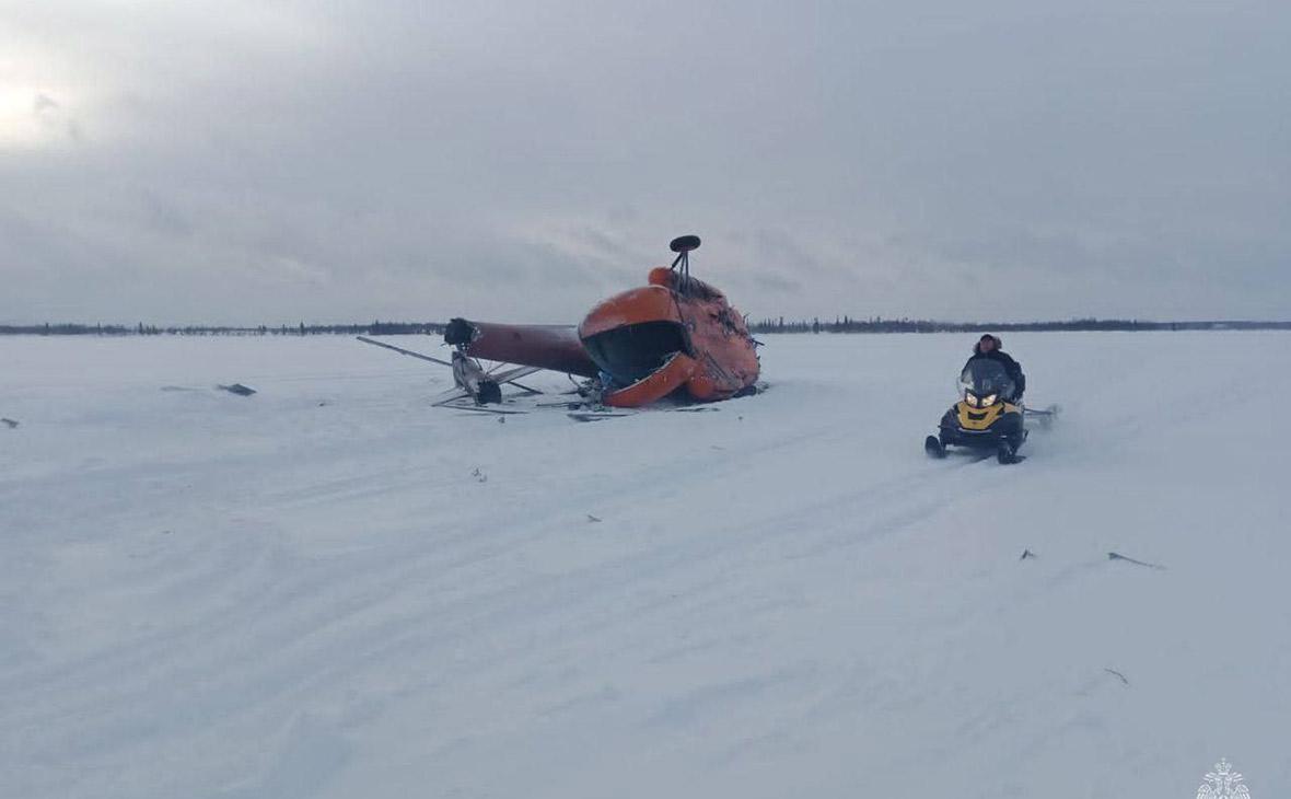 В Мурманской области вертолет совершил жесткую посадку