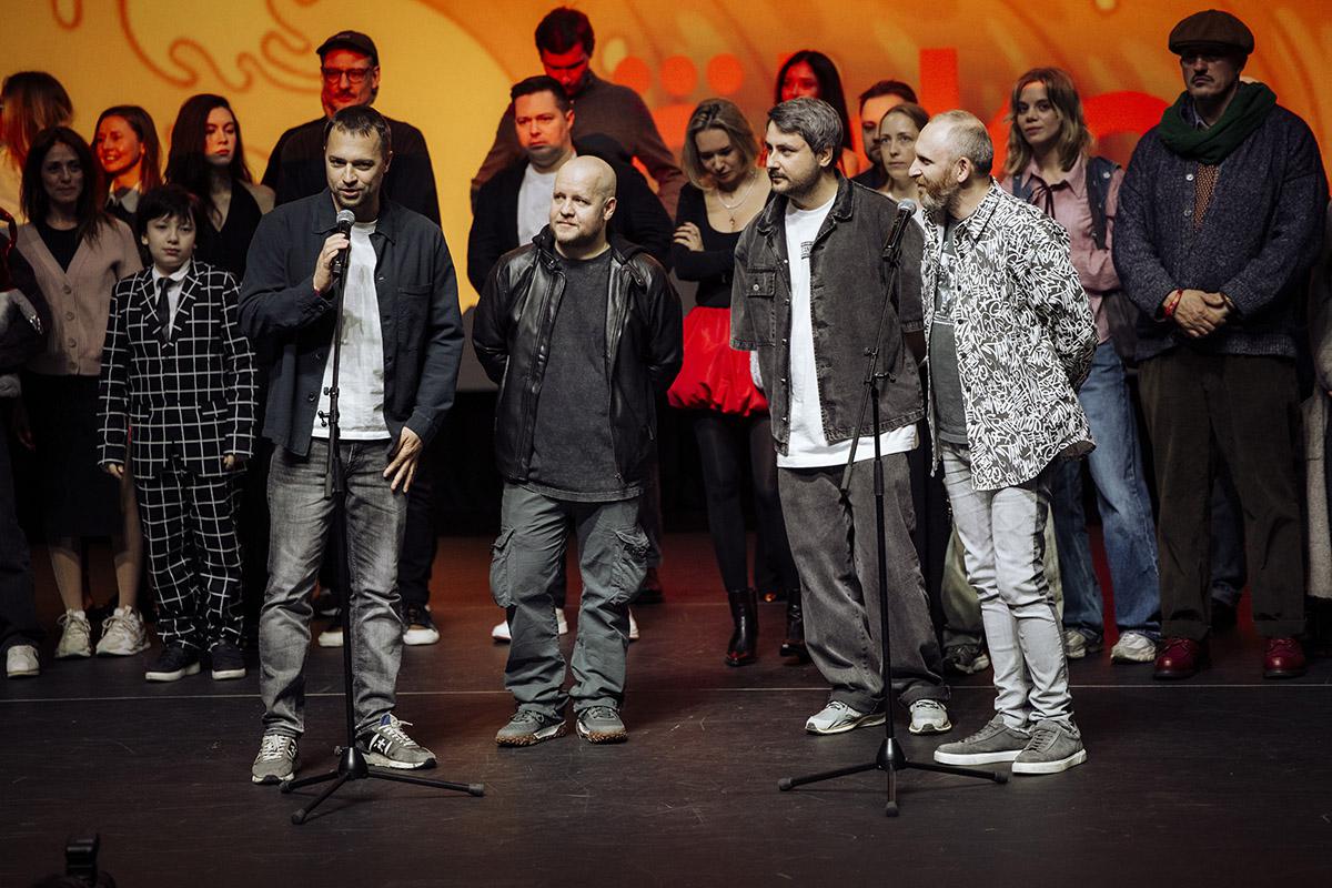 Продюсер компании «Место силы» Александр Сысоев, режиссер Степан Гордеев, сценарист и шоураннер Александр Носков, генеральный продюсер Okko Гавриил Гордеев