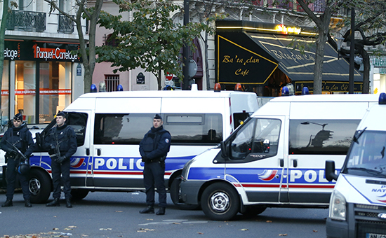 Полицейский кордон рядом с&nbsp;концертным залом Bataclan в Париже наутро после трагедии
