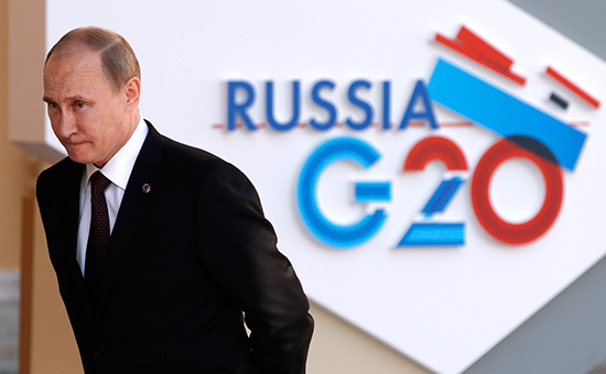 В Кремле удовлетворены форматом&nbsp;G20, в&nbsp;котором представлена Россия. На фото: президент России Владимир Путин на&nbsp;официальной церемонии встречи глав делегаций государств-участников &laquo;Группы двадцати&raquo; (G20) в&nbsp;Санкт-Петербурге, сентябрь 2013 года.
