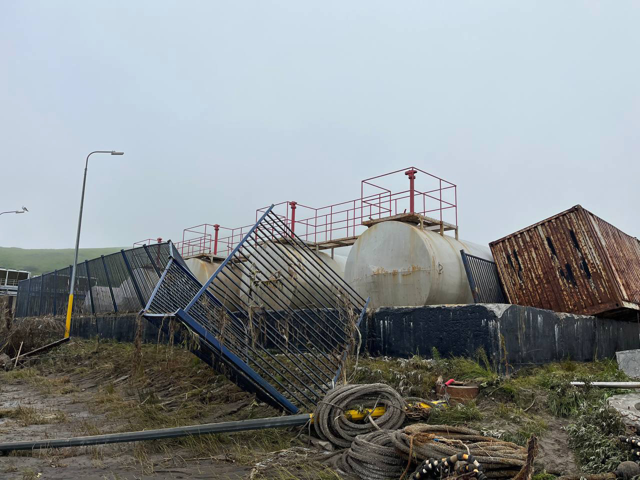 Порт Северо-Курильска после землетрясения и цунами