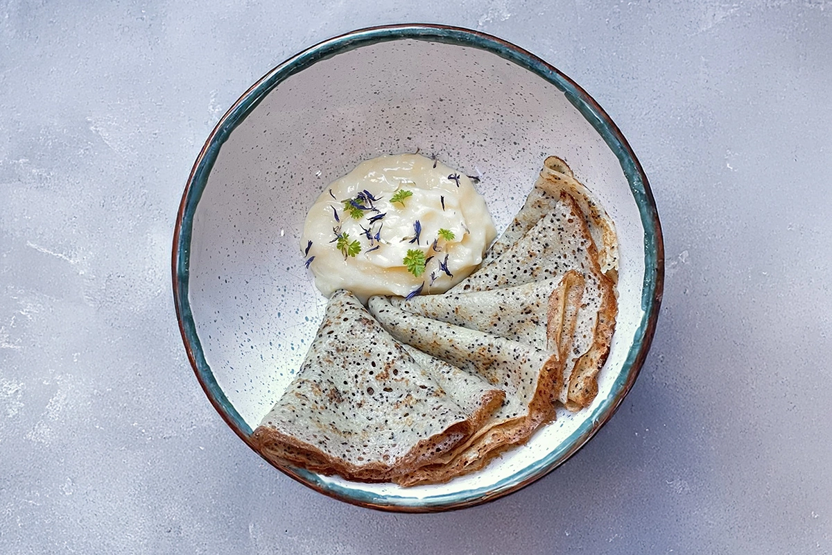 Маковые блинчики с заварным кремом и лимонным курдом
