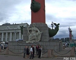 В Петербурге прохожие сумели зажечь Ростральную колонну