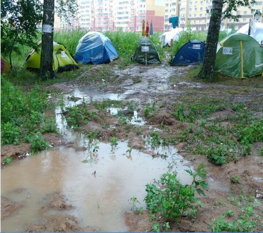 Палаточный лагерь в «Салават Купере» снабжает ЛДПР