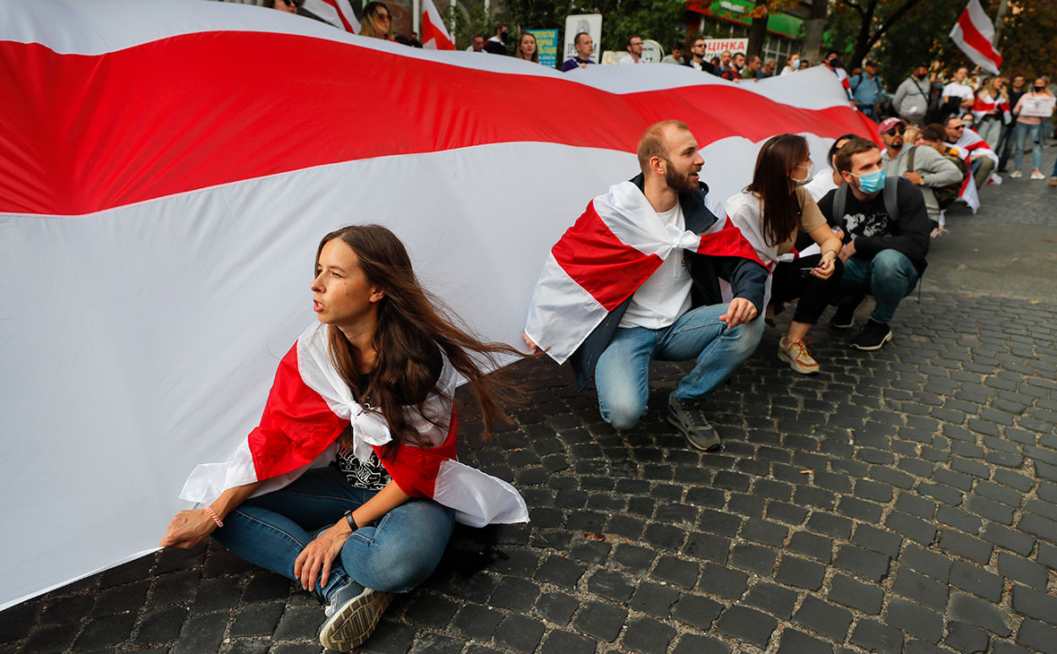 Акция солидарности с протестующими в Белоруссии в Киеве