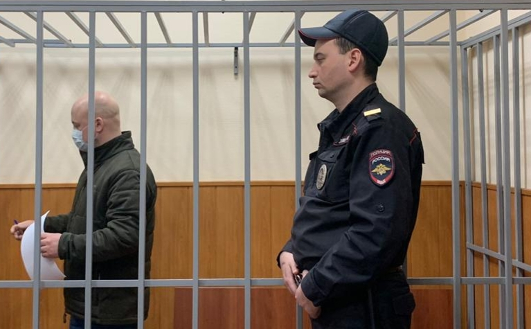 Александр Краковский (слева) на заседании Басманного суда&nbsp;