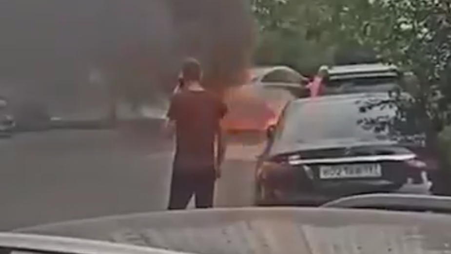 В Москве подожгли машину чиновника Минобороны