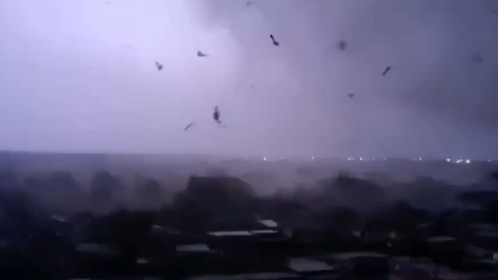 Сильный ураган прошел по Курску. Видео