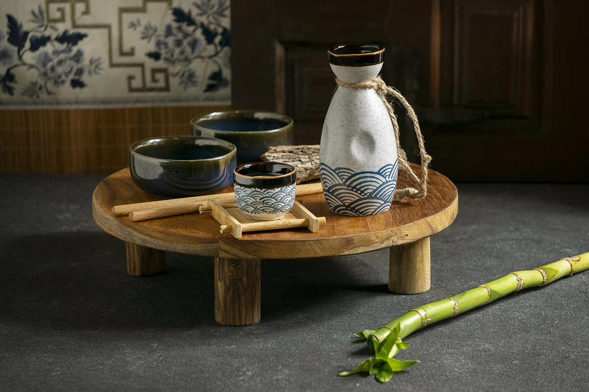 На самом деле словом «саке» в Японии называют не сброженный пропаренный рис, а в принципе любой алкоголь