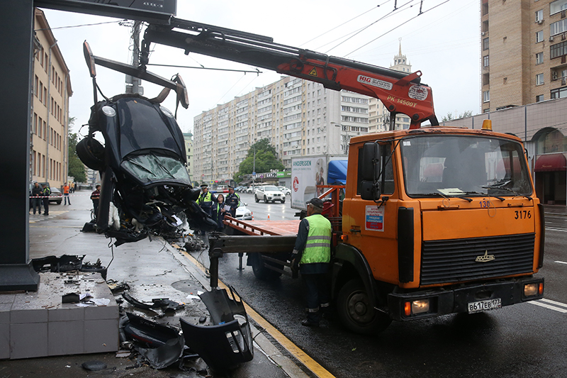 ДТП с участием автомобиля Porshe-911 на улице Большая Якиманка
