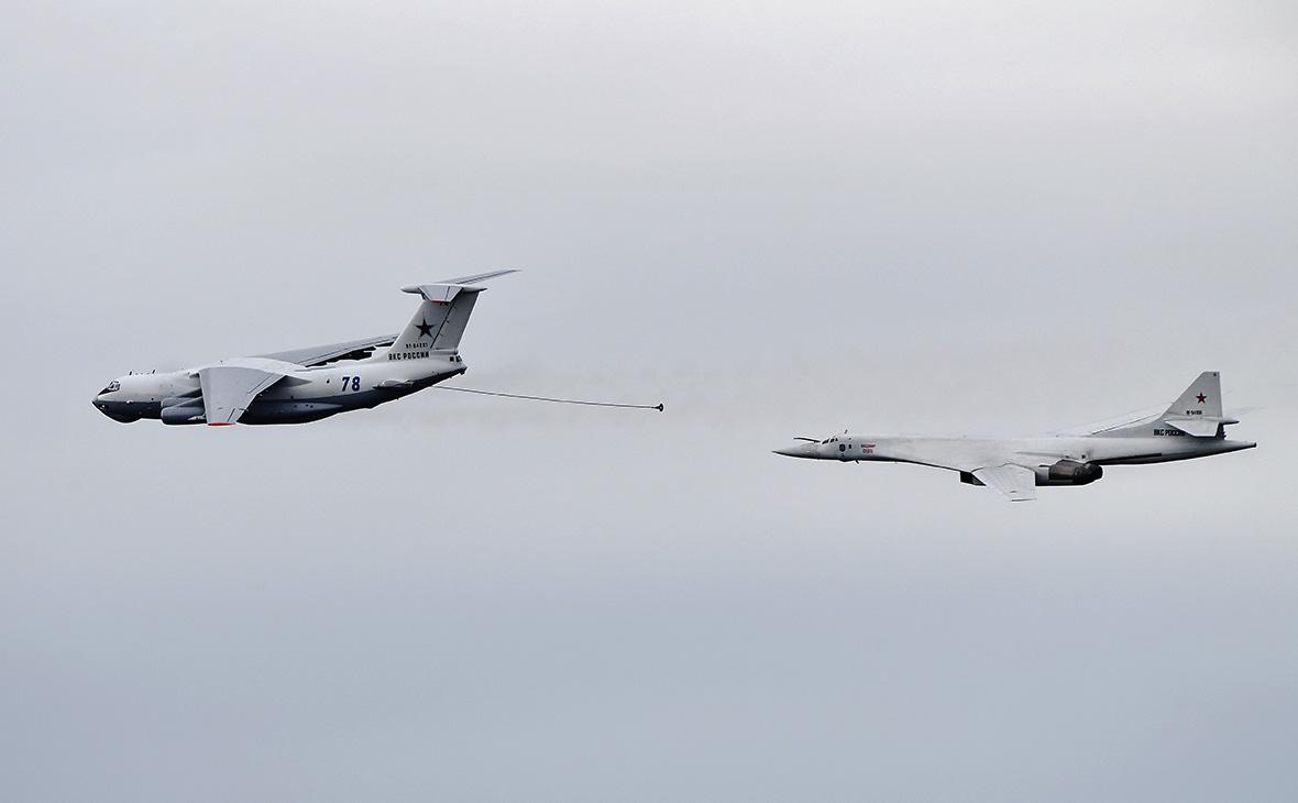 Самолёт-заправщик Ил-78 и стратегический бомбардировщик-ракетоносец Ту-160