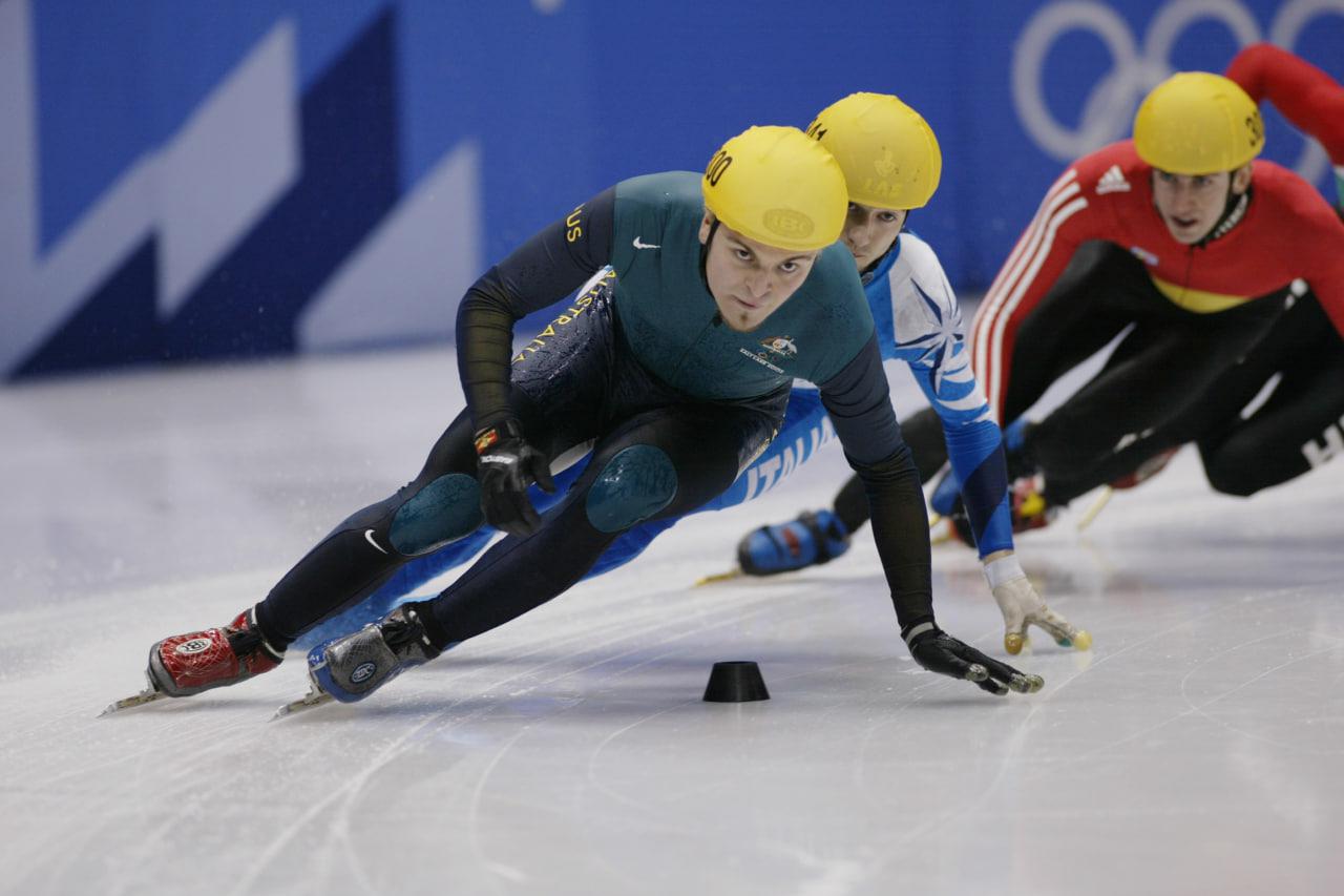 Американский шорт-трекист и конькобежец Стивен Брэдбери