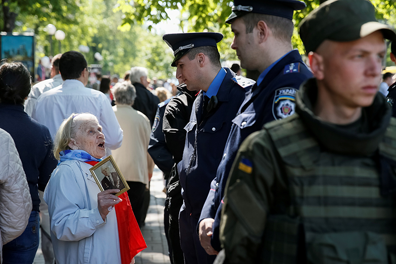 Участница марша &laquo;Бессмертного полка&raquo; в&nbsp;центре Киева
