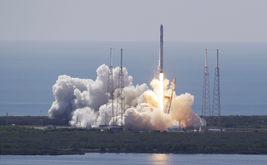Крушение ракеты-носителя Falcon 9 с грузовым кораблем Dragon на борту.&nbsp;28 июня 2015 года


