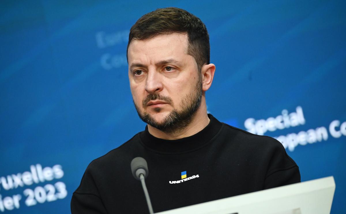 Зеленский уволил командующего операцией объединенных сил в Донбассе"/>













