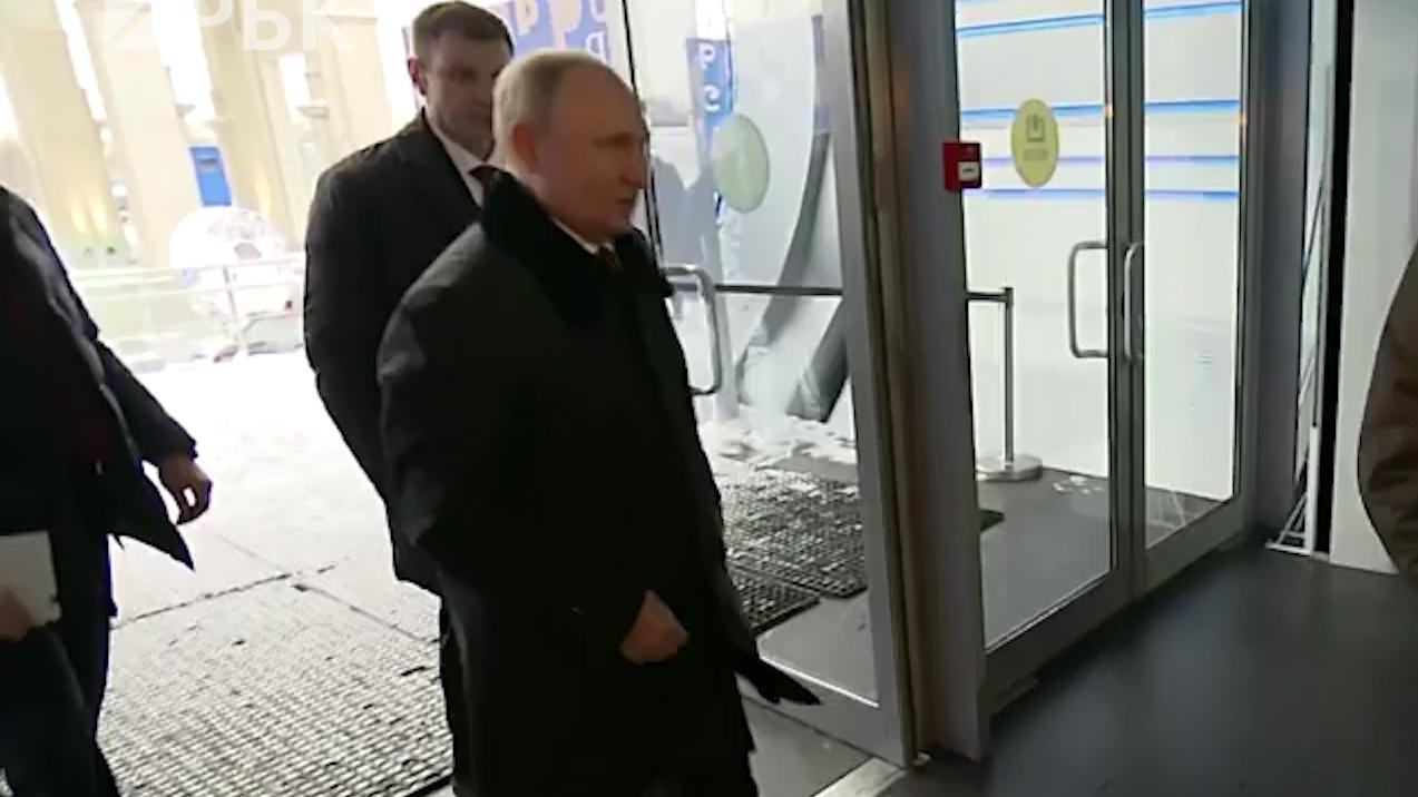 Путин впервые прибыл на площадку выставки «Россия» на ВДНХ