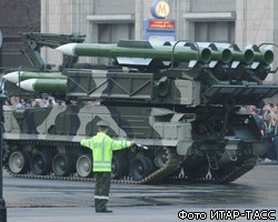 Танки и бронетехника ограничили движение в Москве