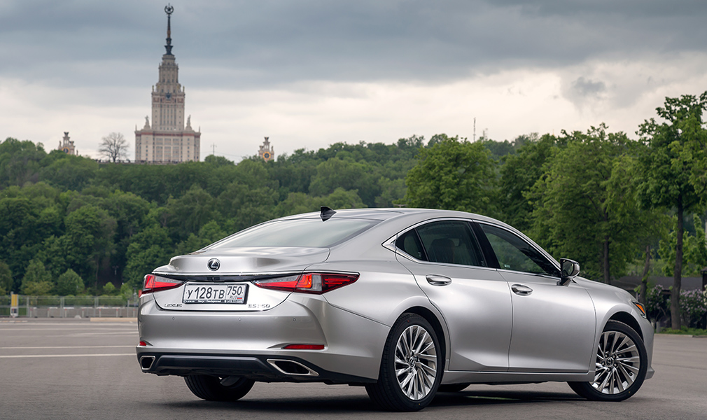 Признаки стиля. Lexus ES против Volvo S90 и Audi A6