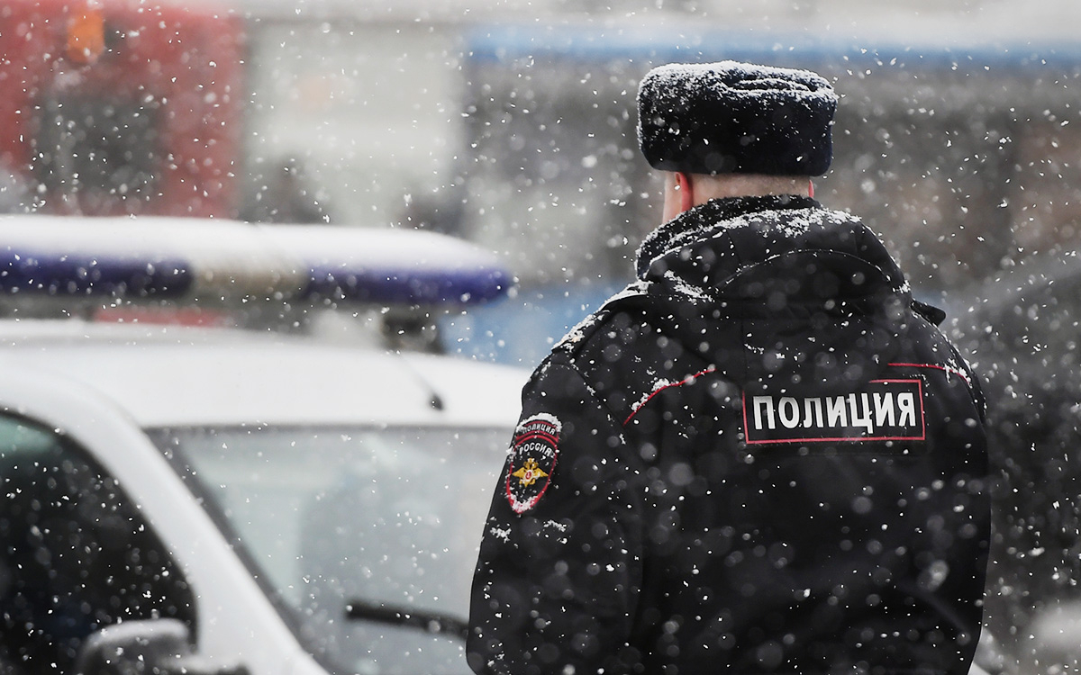 В Волгограде мужчина напал со стамеской на полицейского