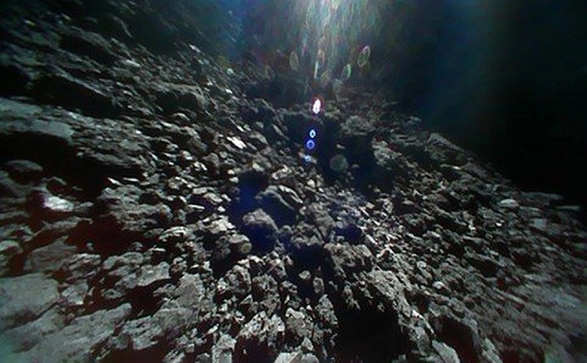 Вид на поверхность астероида Рюгу