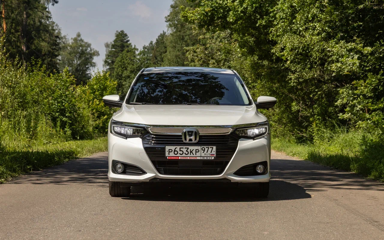 Обилие хрома на «мордахе» Honda Crider ошибиться не даст: модель изначально создавалась для Китая, там такое любят!