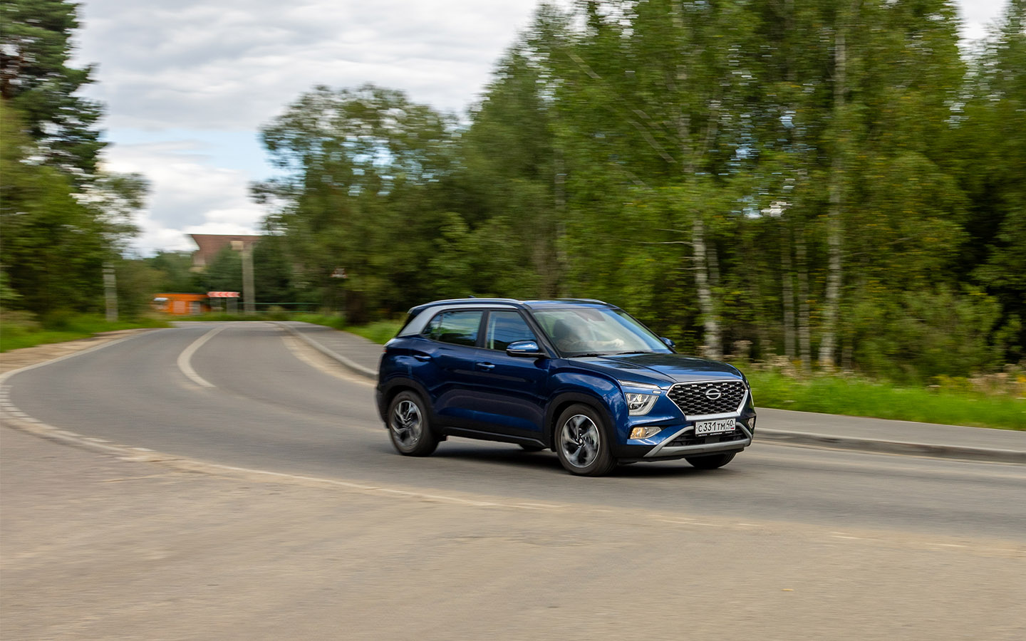 Даже на большой скорости&nbsp;Solaris HC уверенно входит в крутые повороты
