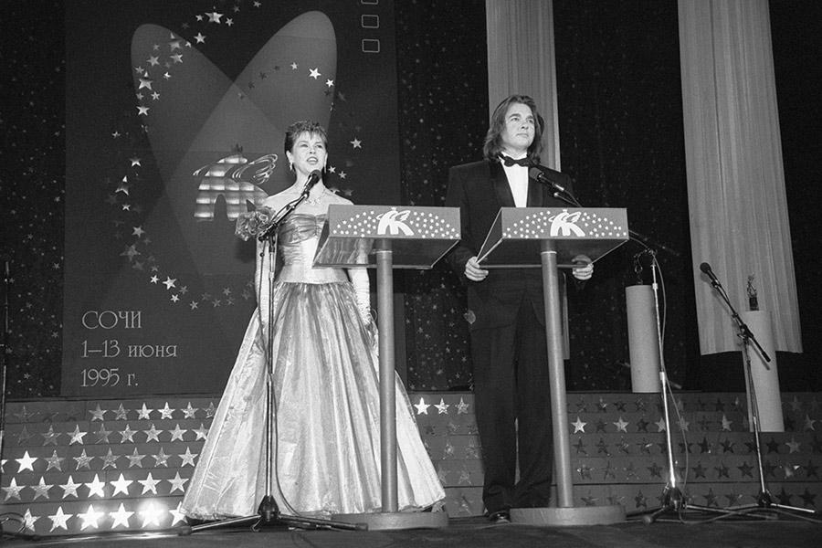 Татьяна Догилева и Константин Эрнст во время открытия фестиваля, 1995 год