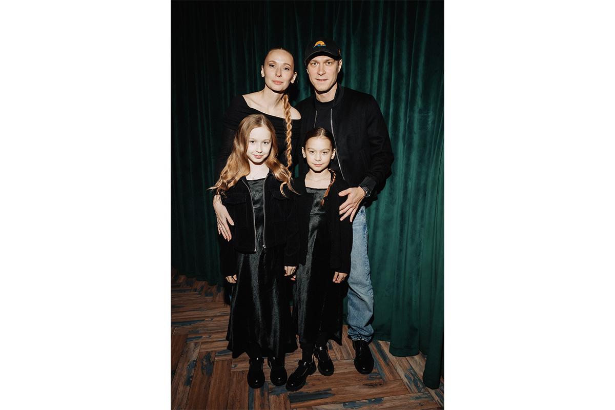 Анна Шевчук и Юра Борисов с дочерьми