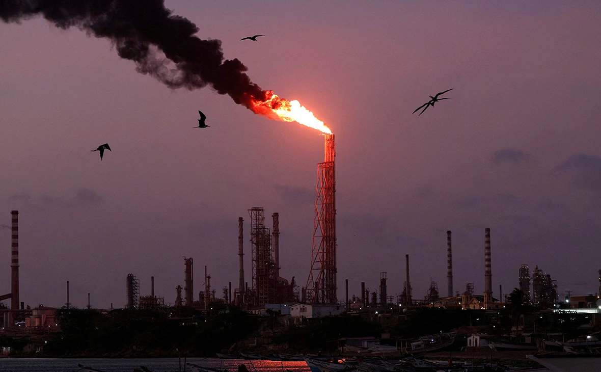 Gaby Oraa / Reuters