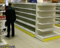 Пустые полки в магазинах Белоруссии "устраняют" с помощью увольнений 