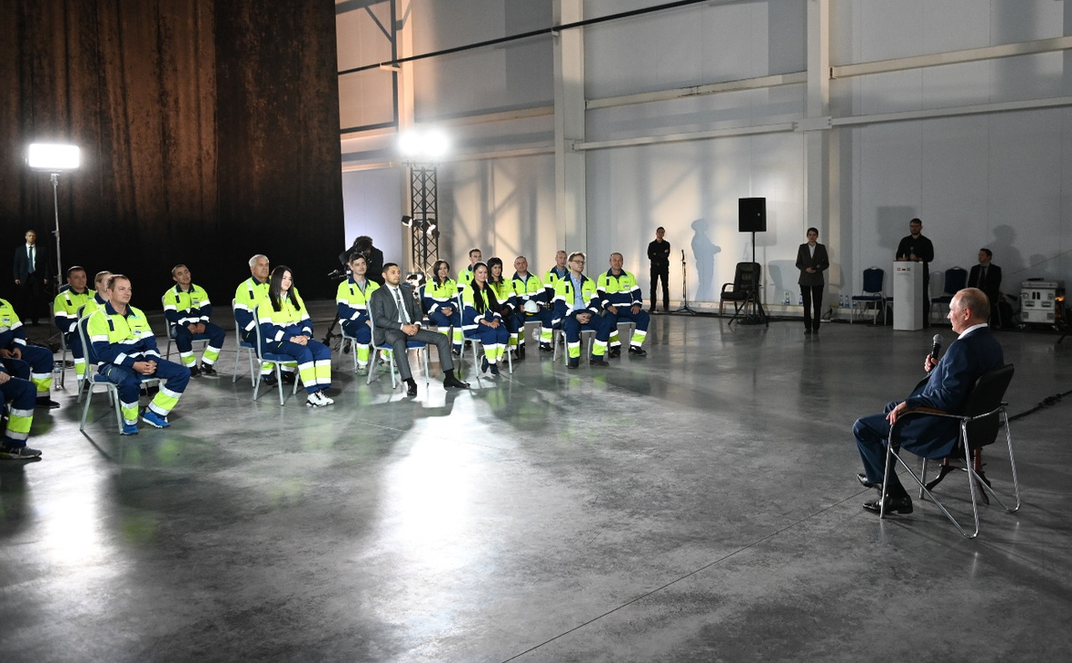Встреча Владимира Путина с сотрудниками завода &quot;Цемикс&quot; в Абзелиловском районе РБ, 6 августа 2021 года.