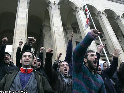 У здания парламента Грузии проходит митинг объединенной оппозиции