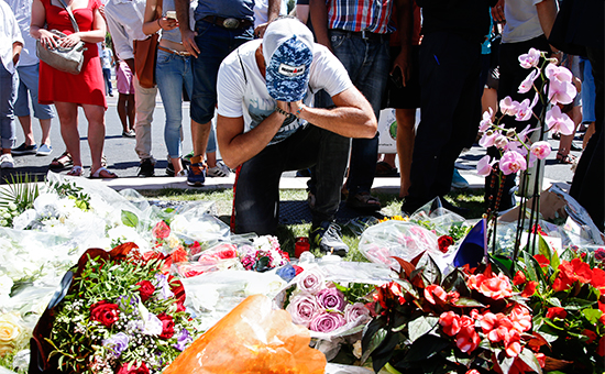 Цветы на месте теракта. 15 июля 2016 года


