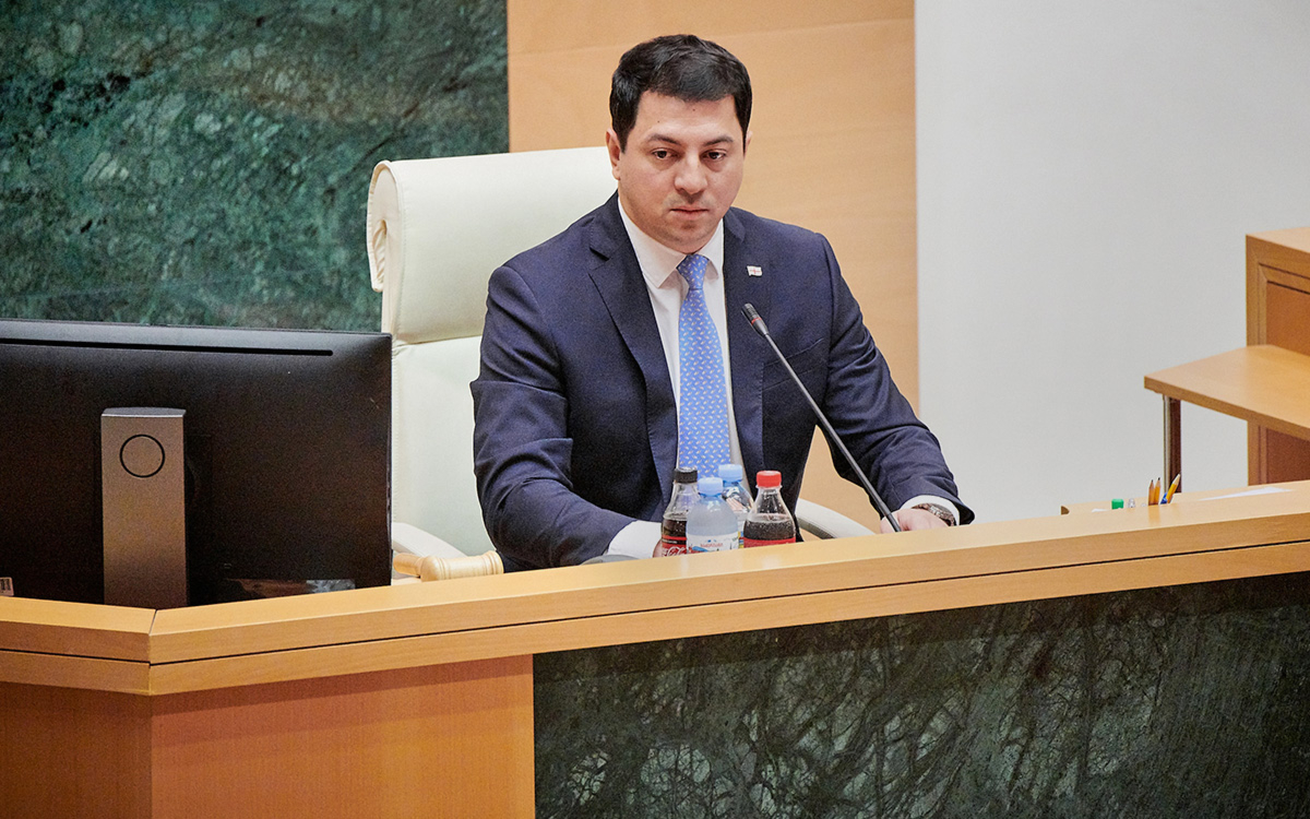 Спикер парламента Грузии ушел в отставку после переговоров с оппозицией