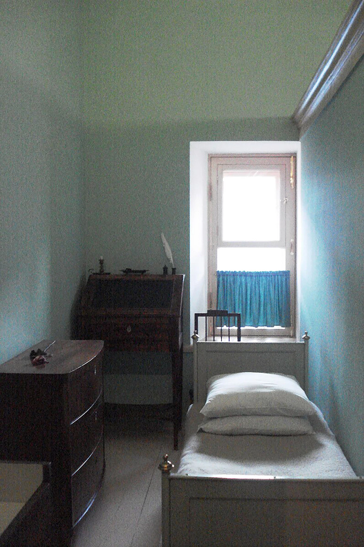 <p>Комната&nbsp;в Царскосельском лицее, в которой жил Пушкин</p>

<p></p>