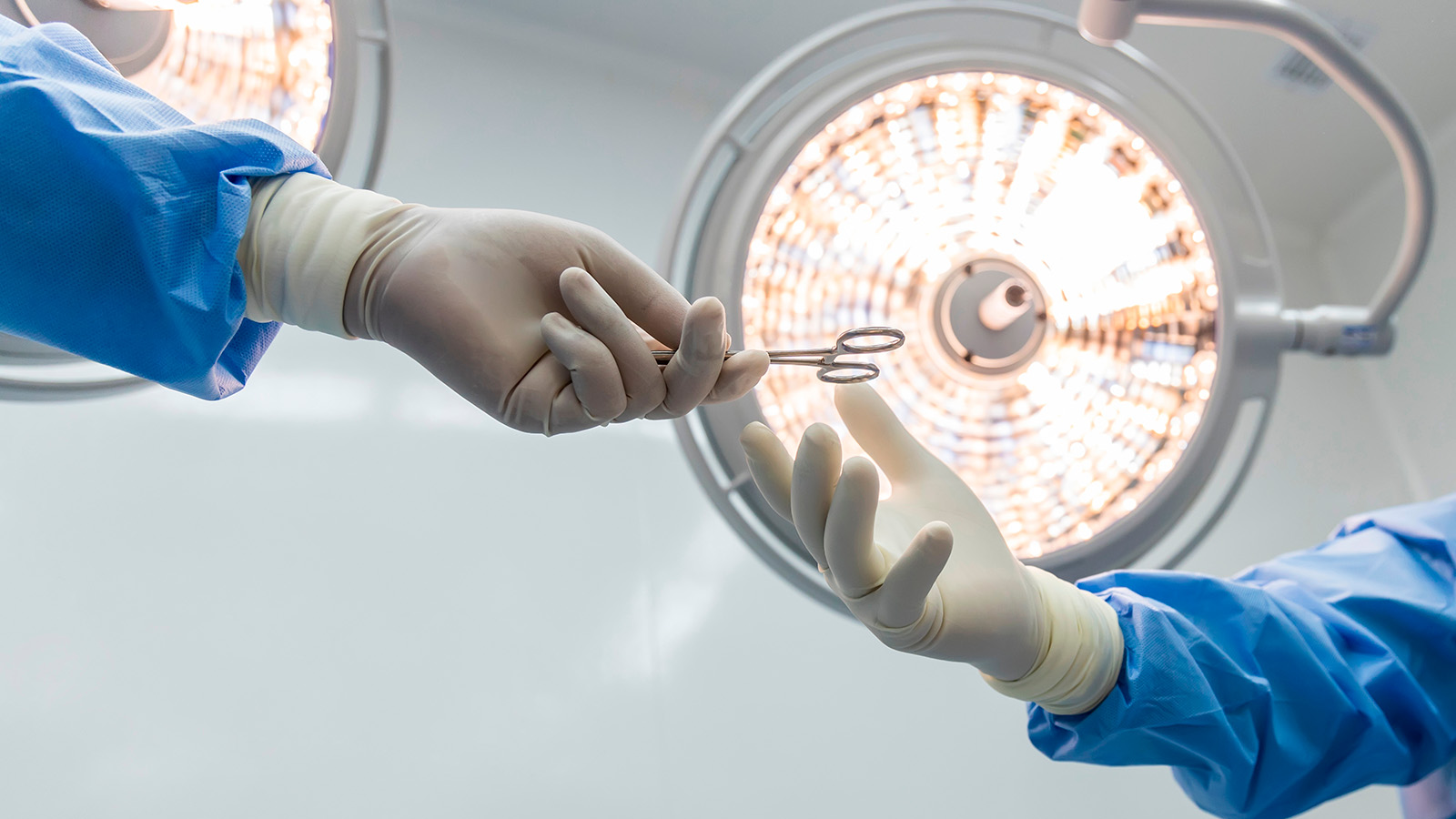 В Москве спасли ребенка с переломом шеи