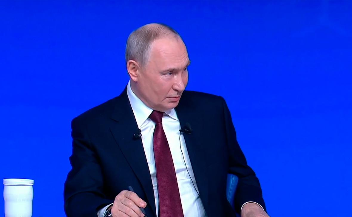 Фото: Трансляция прямой линии президента России Владимира Путина