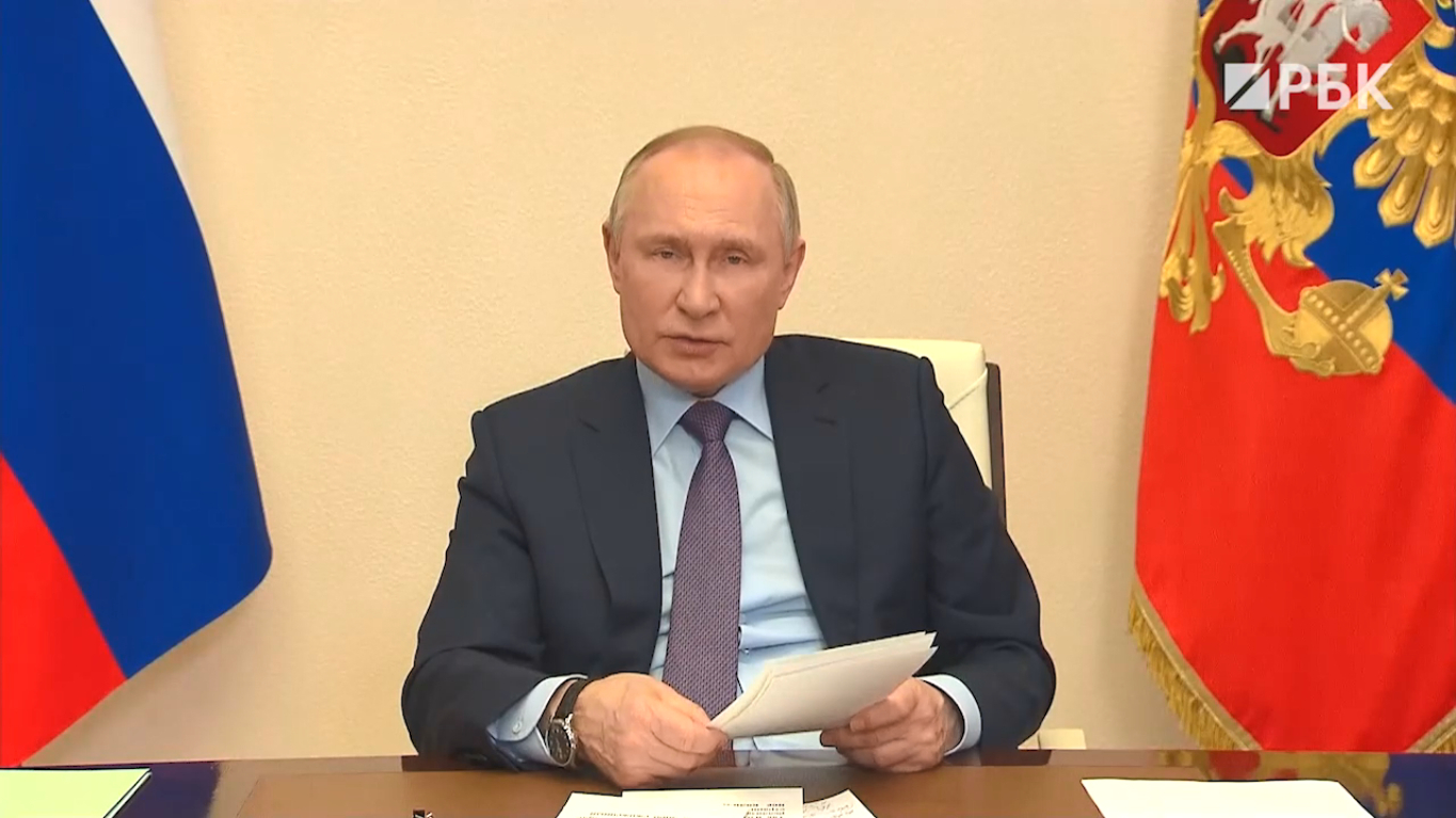 Путин поручил ускорить переориентацию экспорта нефти и газа