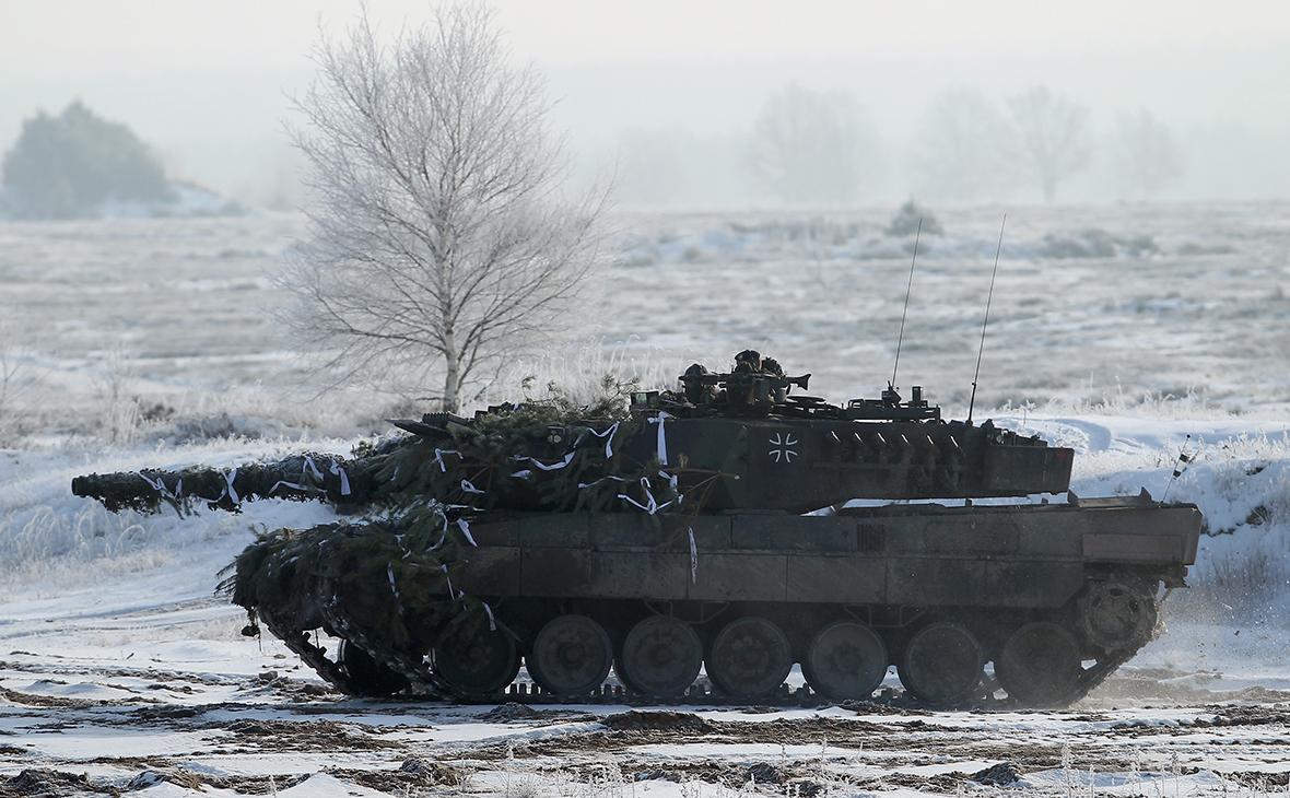 FT объяснила проблемы с отправкой на Украину танков из Германии"/>













