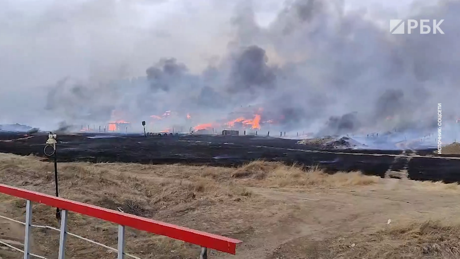 Кадры пожара в забайкальском селе, в котором объявили эвакуацию