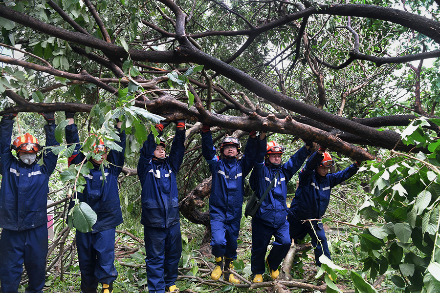 25 августа метеорологическое управление провинции Хайнань понизило уровень предупреждения о тайфуне с первого до третьего из четырех возможных, сильные дожди в тот день продолжались