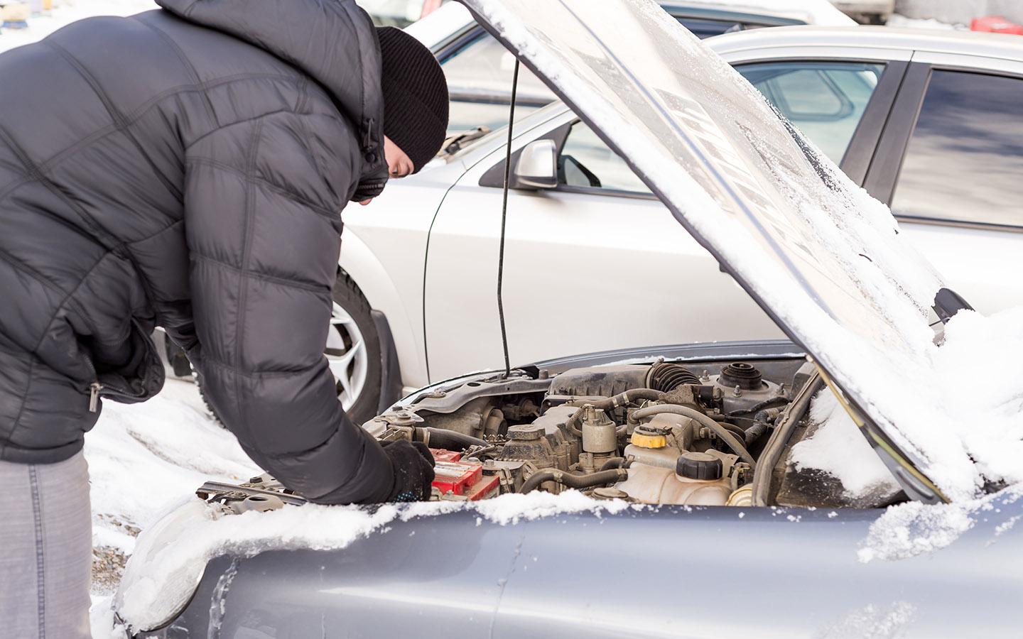 При какой температуре замерзает аккумулятор и как его отогреть