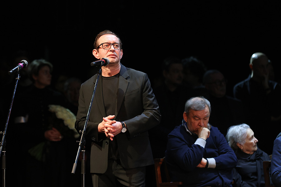 Художественный руководитель и директор МХТ им. Чехова, народный артист России Константин Хабенский отметил, что Золотовицкий щедро делился с коллегами вниманием и опытом: &laquo;Делал это ненавязчиво, легко, с хорошим чувством юмора и такта, но очень точно, всегда очень точно&raquo;.