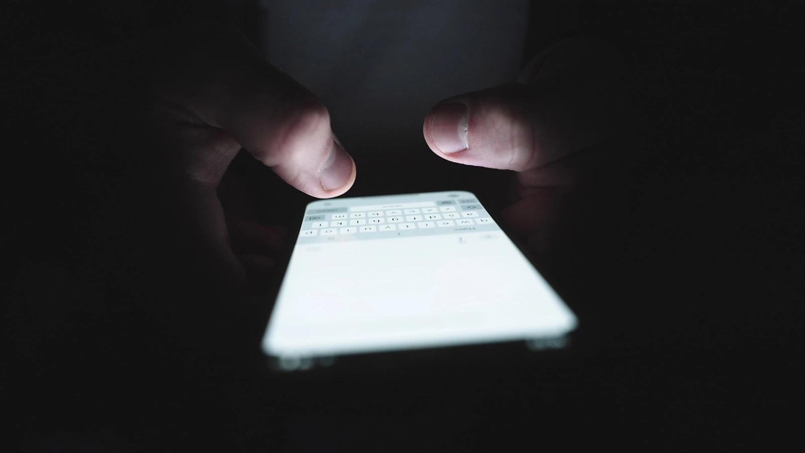 Анонимные чаты удалят из App Store. Что произошло