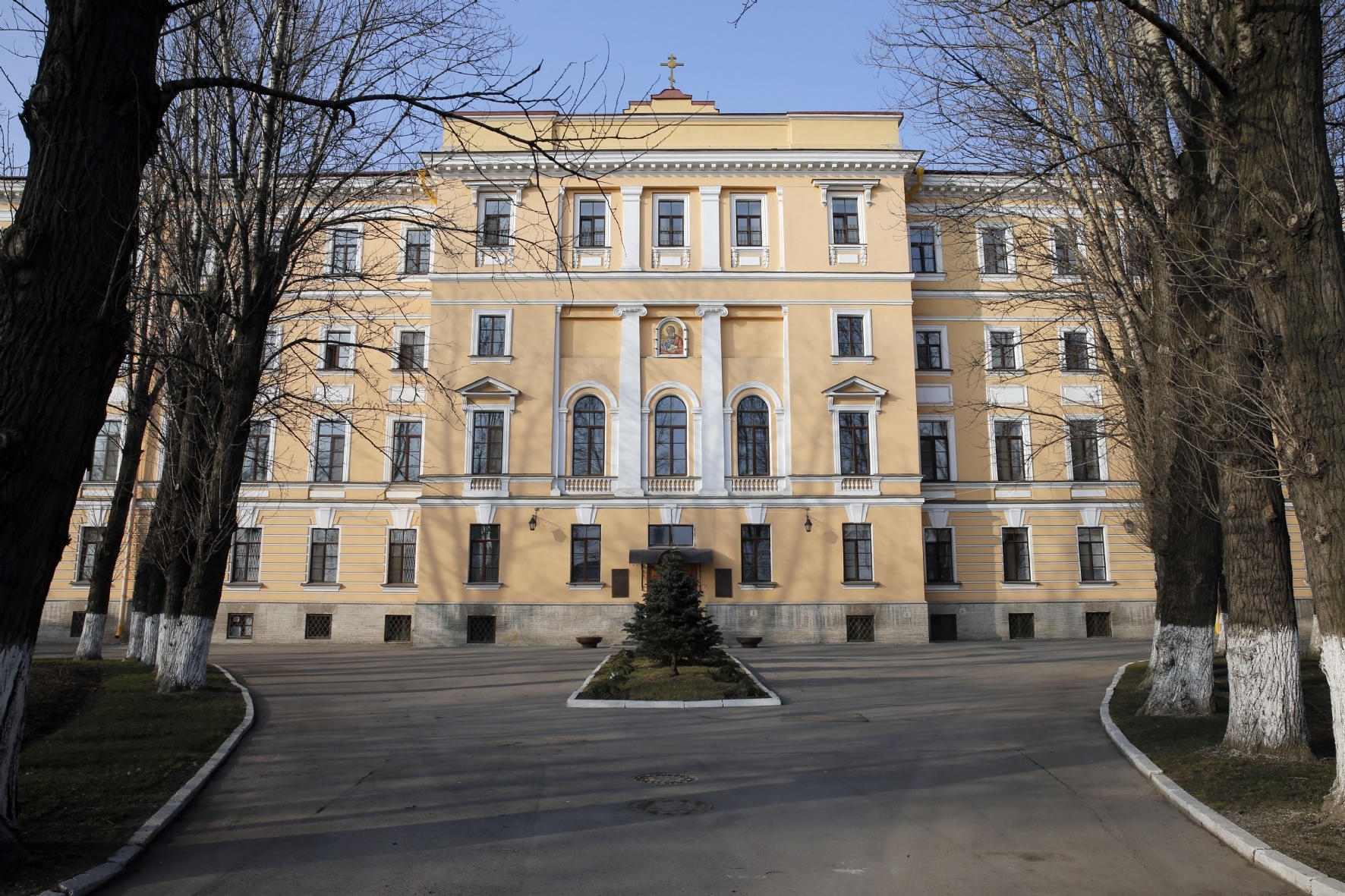 Десятки студентов Петербургской духовной академии заболели COVID — РБК