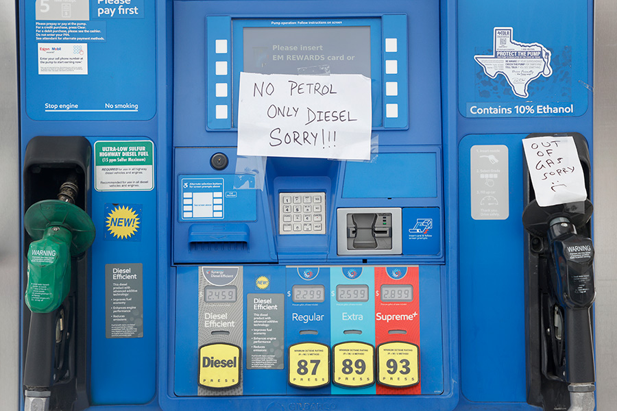 На одной из заправочных станций в городе Юлесс, штат Техас, 18 февраля закончился бензин