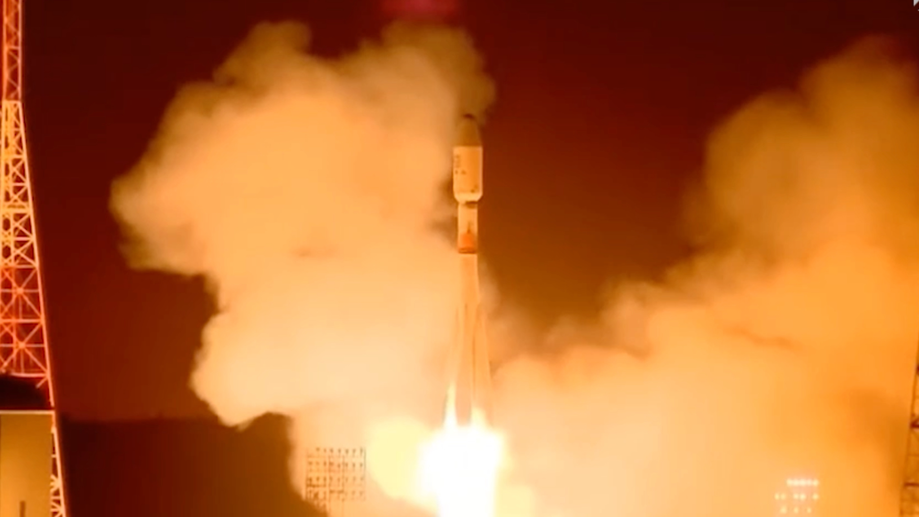 Запуск ракеты «Союз» с 36 спутниками связи с Восточного. Видео