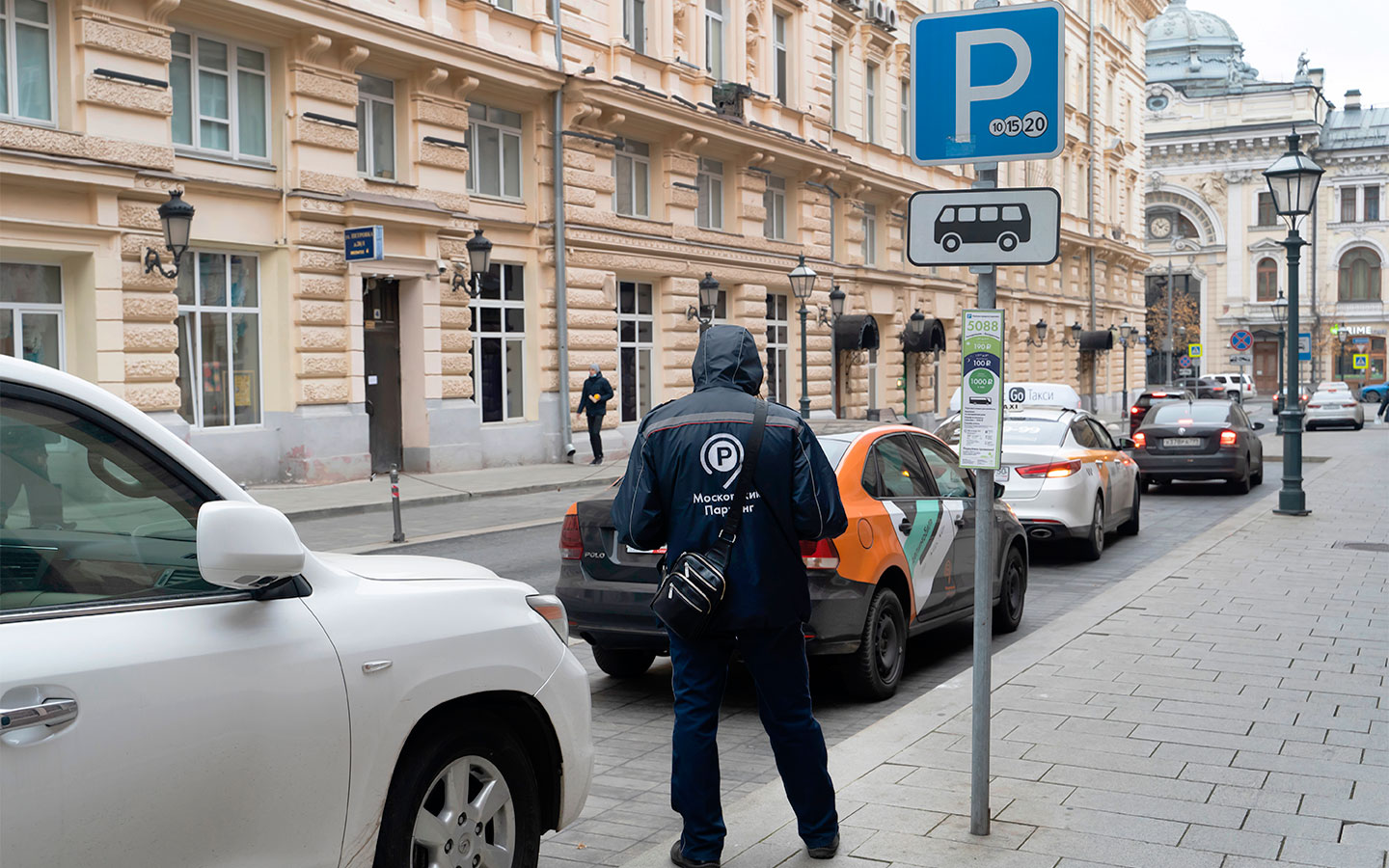 Увеличение стоимости парковки в центре Москвы может приводить к новым конфликтам.