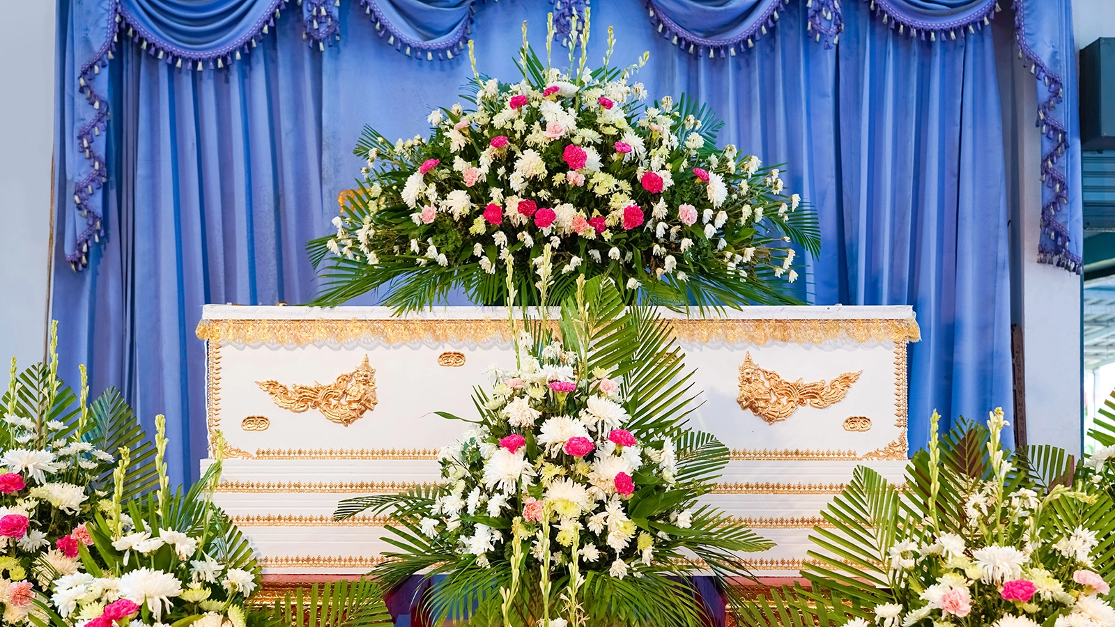 В Таиланде за несколько минут до кремации в гробу «ожила» женщина